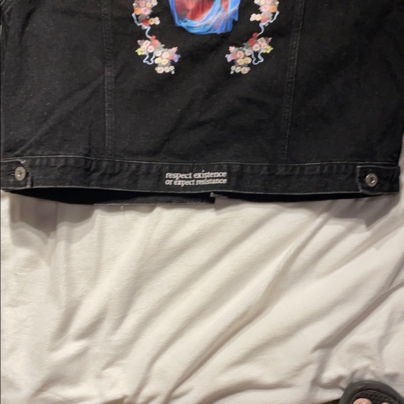 Sculptor Black Denim Jacket w/decorative back. - Picture 4 of 5